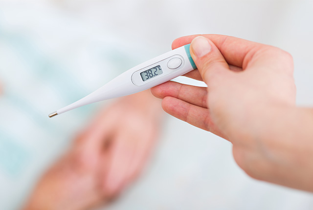 38.2度を示す体温計